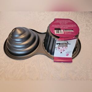Giant Colossal Cupcake Pan - Decorative Bakeware Non Stick, New with Label
